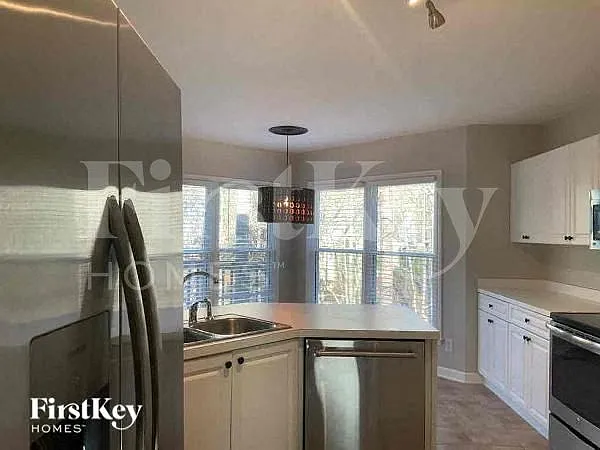 1520 Maplewood Ct — Photo 5