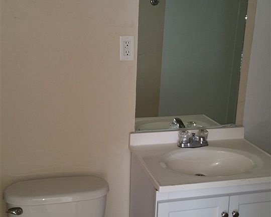 4th image of 601-603 S Lafayette Blvd
