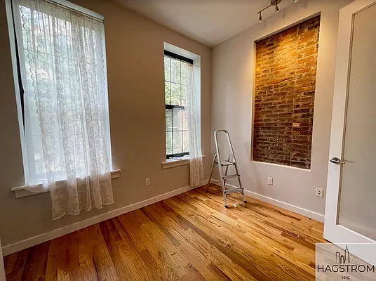 Rented by Hagstrom Management Inc | media 19