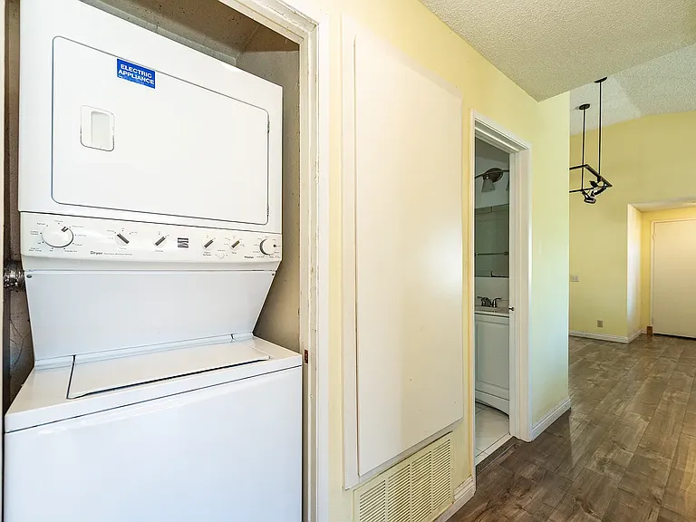 375 Stanford Ct — Photo 12