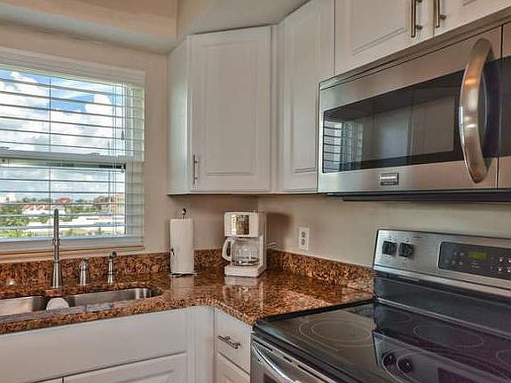 3rd image of 19451 Gulf Blvd APT 517
