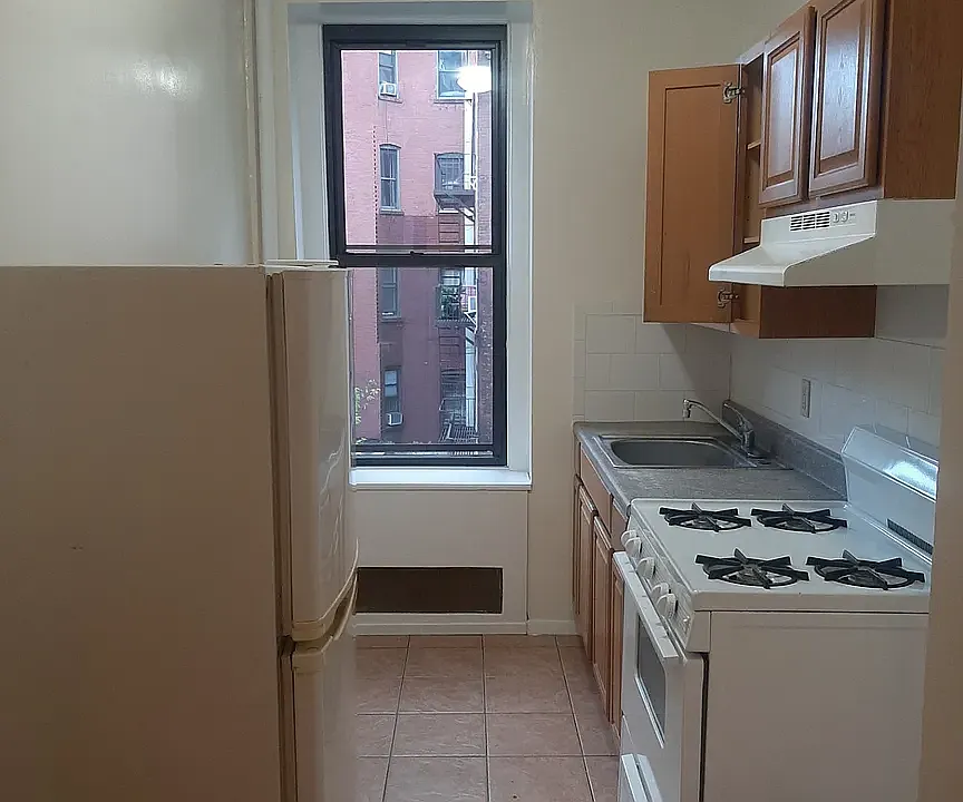 401 E 82nd St #3C