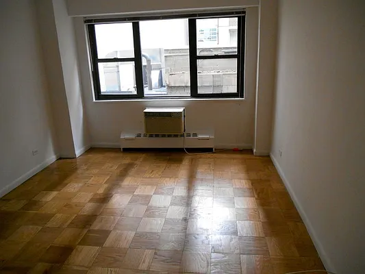 Rented by Carlyle Property Management | media 23