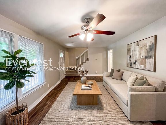 3rd image of 1310 Sun Valley Rd