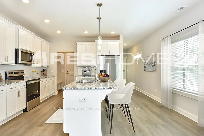 3 bed, 2.5 bath, 1950 sqft, $2,300 — Photo 4