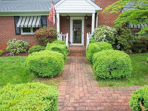 3rd image of 1414 Nelson Dr