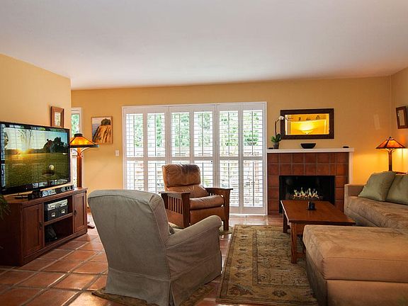 001_Custom Fireplace.jpg
