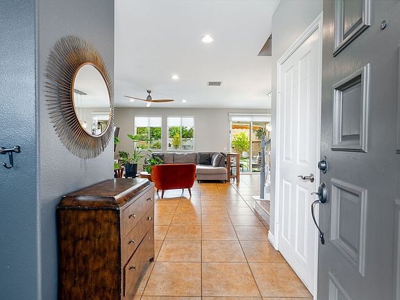 3rd image of 282 Paseo Vista Cir