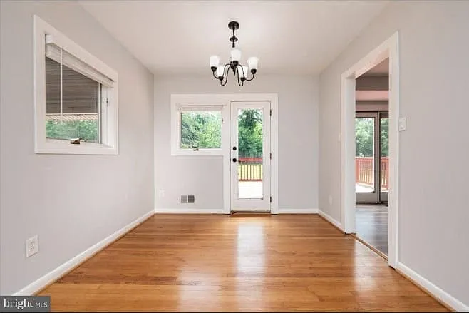 5 bed, 2045 sqft, $3,489 — Photo 2