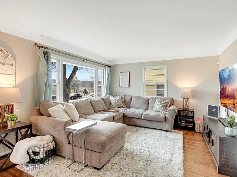 3304 Webster Ave S — Photo 3