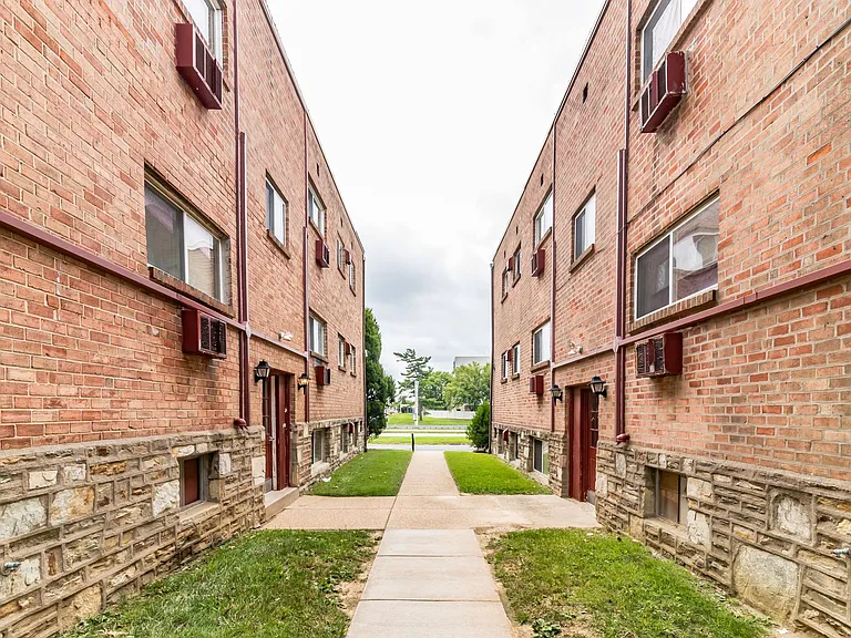 Michner Pointe Apartments — Photo 21