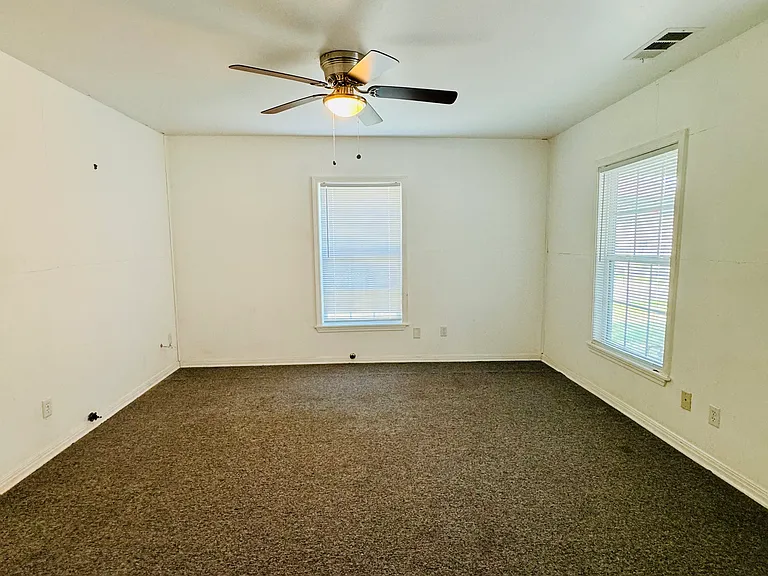 1909 Ross Ave — Photo 15