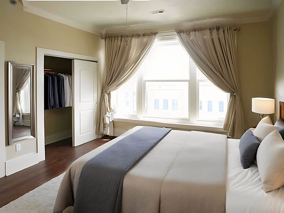 4th image of 1015 E Broadway #303