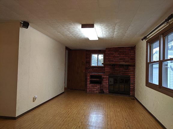Family room w/woodburning fireplace