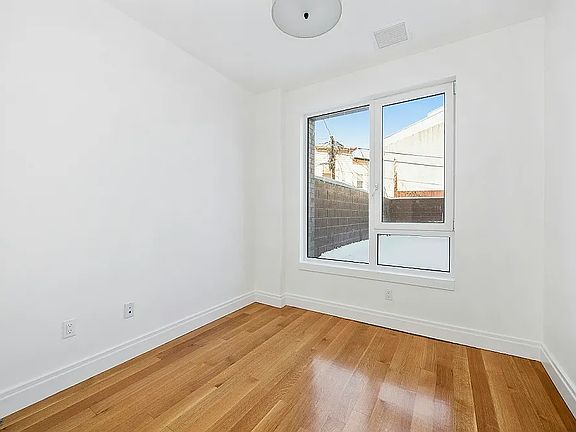 5th image of 1329 Myrtle Ave APT 1A
