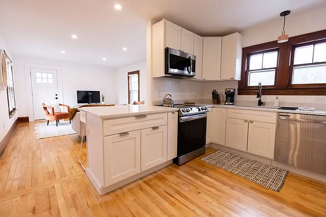 98 Shelburne Rd — Photo 9