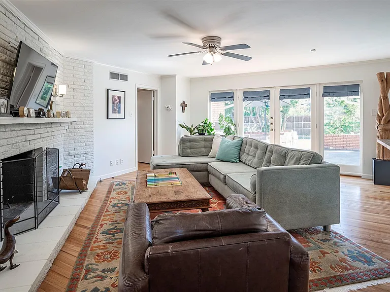 6814 Pemberton Dr — Photo 7