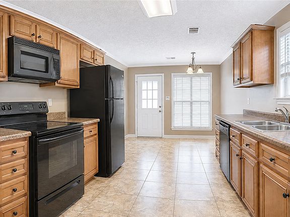 3rd image of 8913 Laney Ln