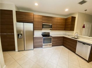 4272 Vineyard Cir, Fort Lauderdale, FL 33332