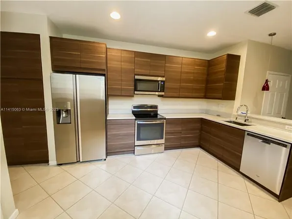 4272 Vineyard Cir, Fort Lauderdale, FL 33332