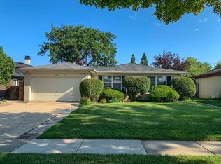 1828 W Pheasant Trl, Mount Prospect, IL 60056