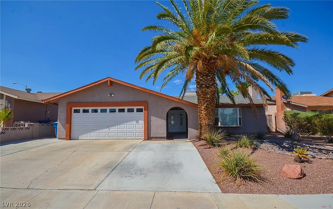 3 bed, 2.0 bath, 1430 sqft, $1,800 — Photo 1