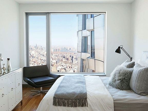 5th image of 8 Spruce St APT 74T