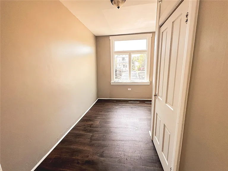 330 12th Ave #1 — Photo 7