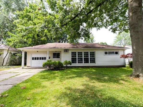 9825 Manorford Dr, Parma Heights, OH 44130