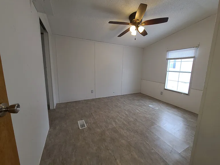 700 W Ridgeway Ave #408 — Photo 5