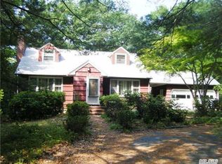 5 Glenwood Ave, Miller Place, NY 11764