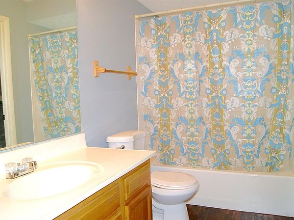 5th image of 30 Aspen Glen Dr