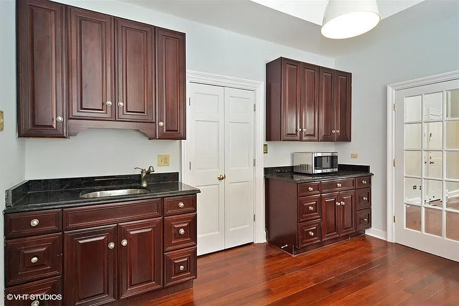 2 bed, 1100 sqft, $2,395 — Photo 3