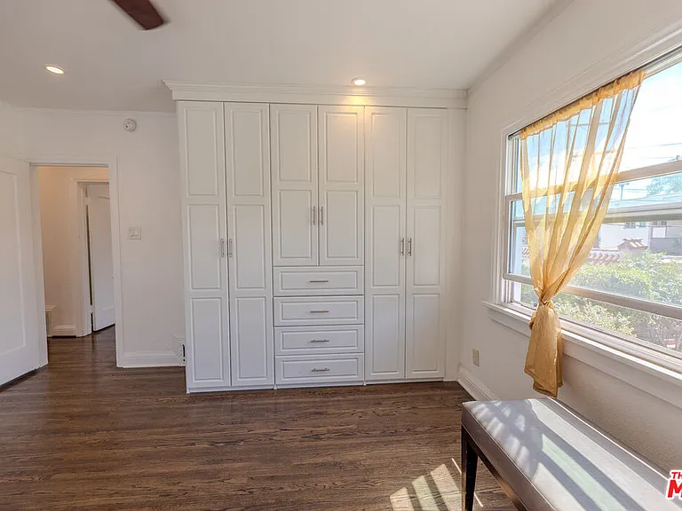 1067 S Sycamore Ave — Photo 45
