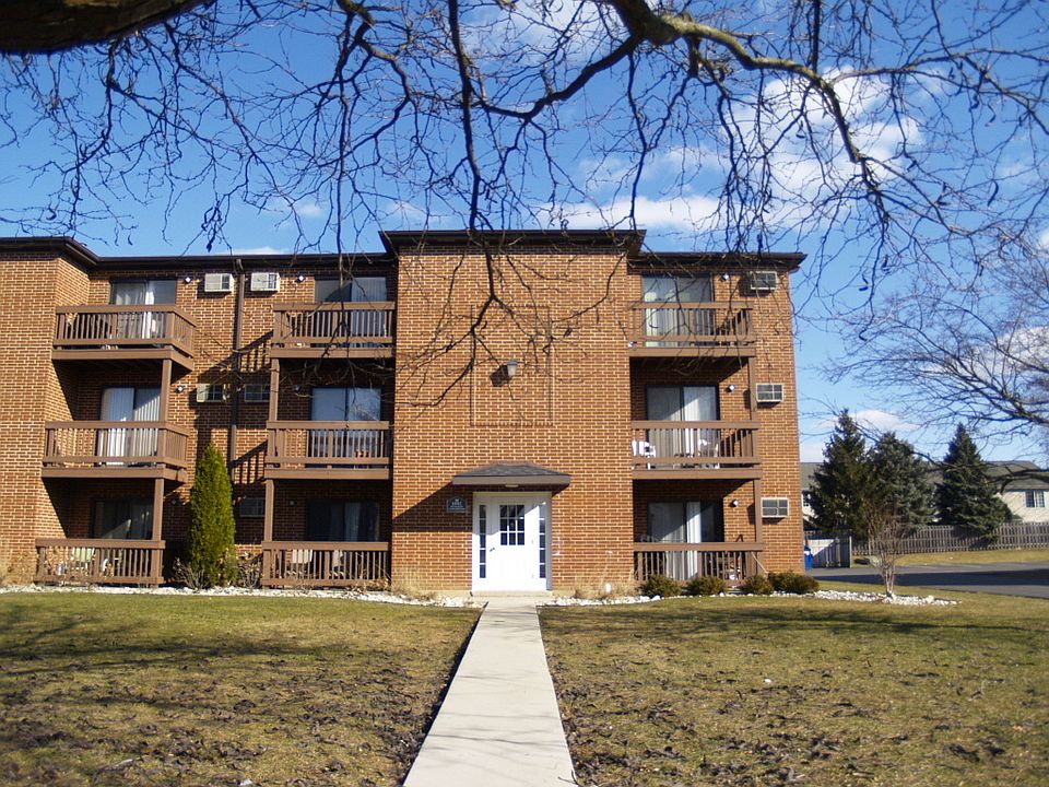 1st image of 1031 Spruce St APT 3B