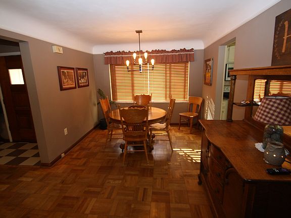 3rd image of 10304 Sunset Dr