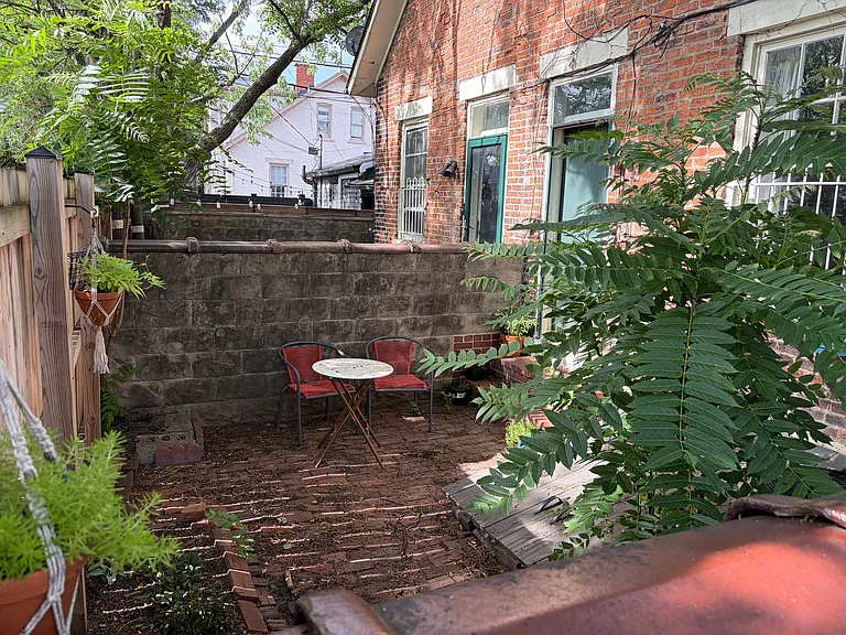 547 S Lazelle St #547 — Photo 8