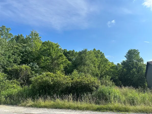Charlotte Ave, Conneaut Lake, PA 16316