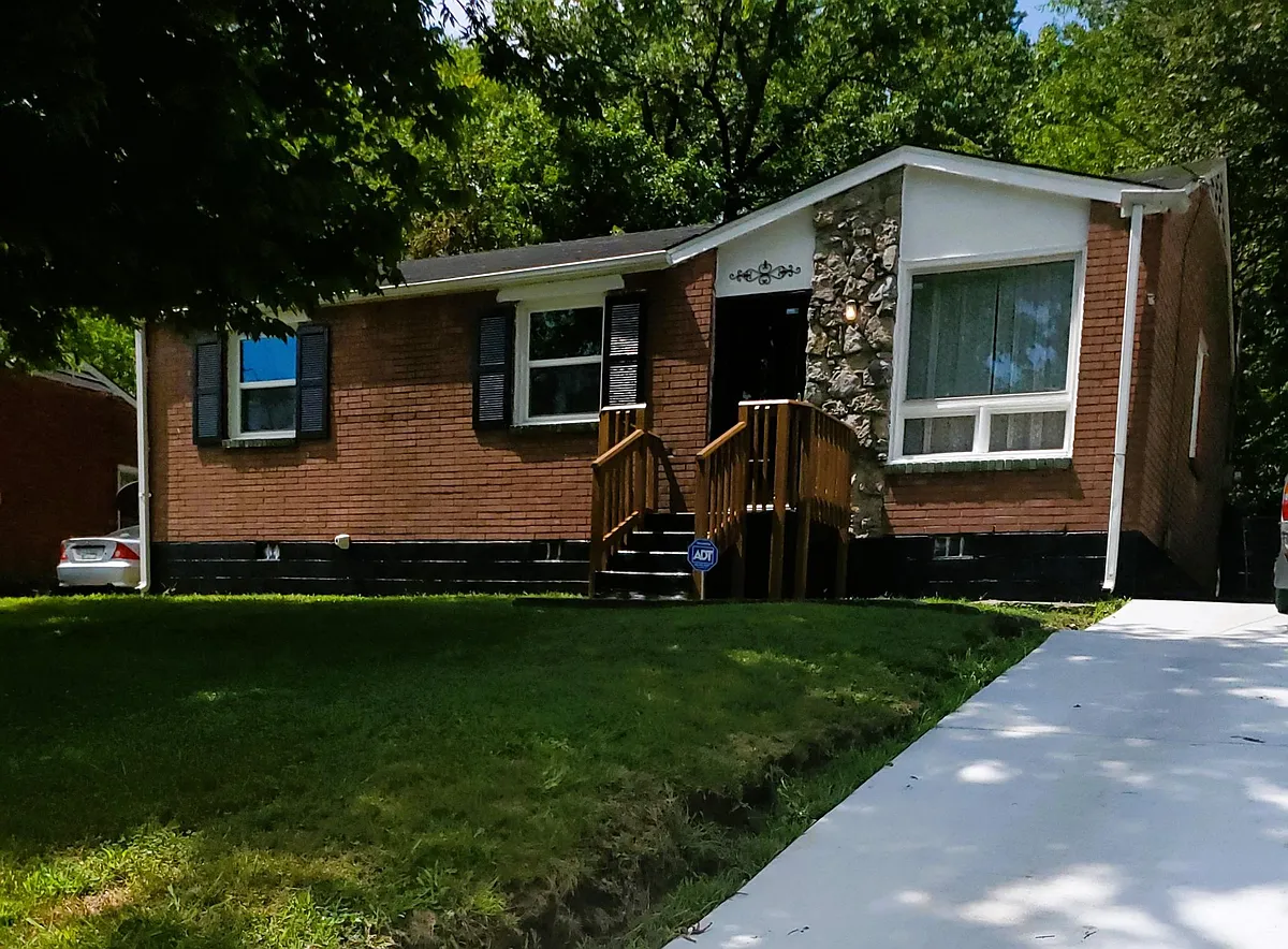 Building Photo - 3239 Crowe Dr
