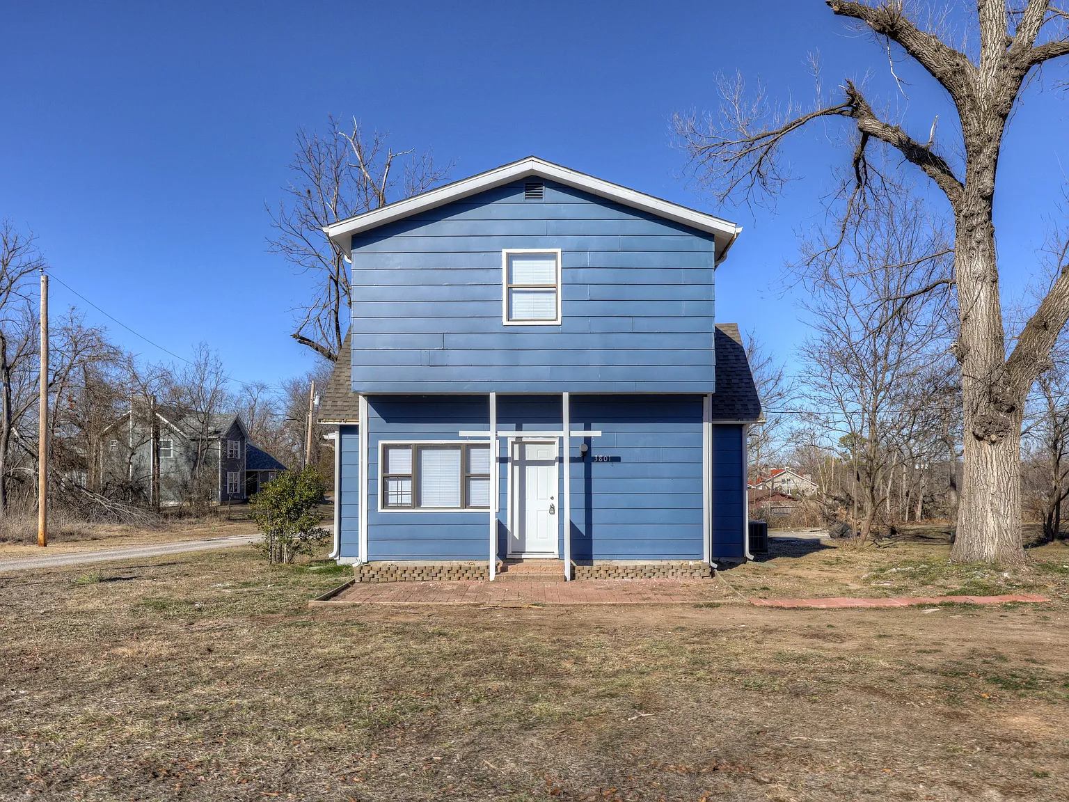 3 bed, 1.5 bath, 1112 sqft, $1,200 — Photo 1