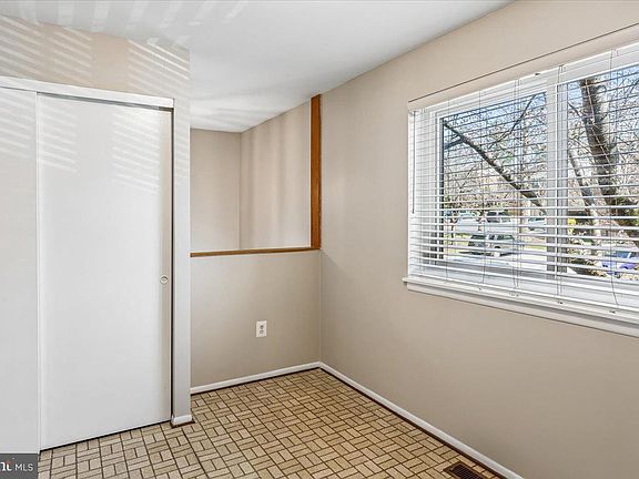 5th image of 8953 Skyrock Ct