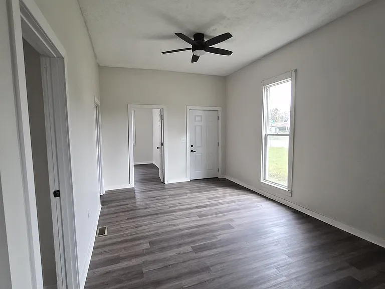 1729 E Cornell Ave — Photo 4