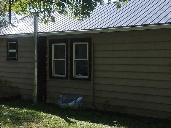 2nd image of 1875 Powers Ave