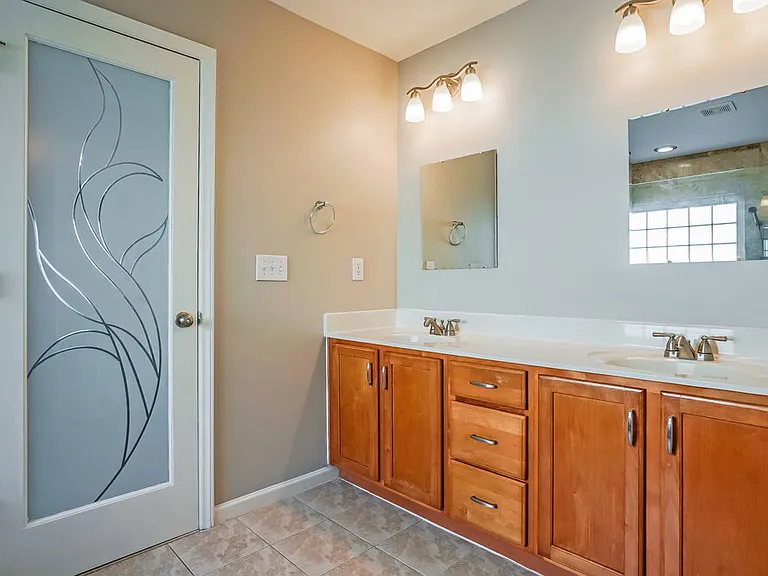 2421 Barton Oaks Dr — Photo 13