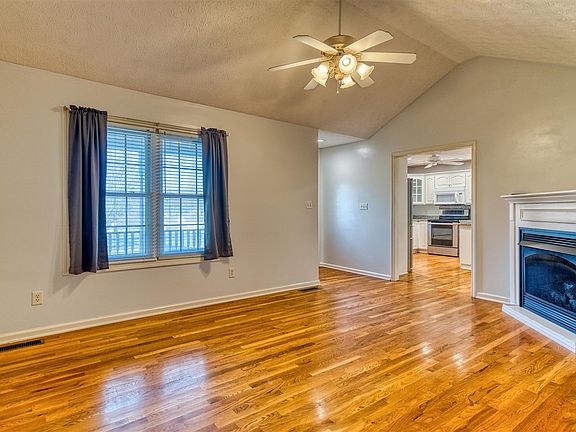 5th image of 134 Rolling Meadows Dr
