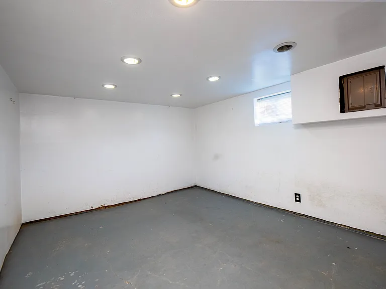 327 W Felton Ave — Photo 18