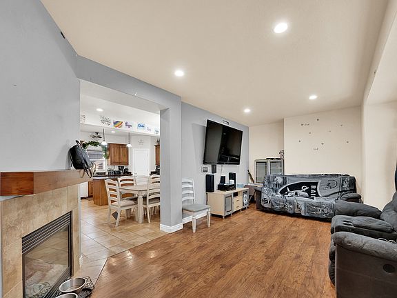 3rd image of 2026 W Crescent Way