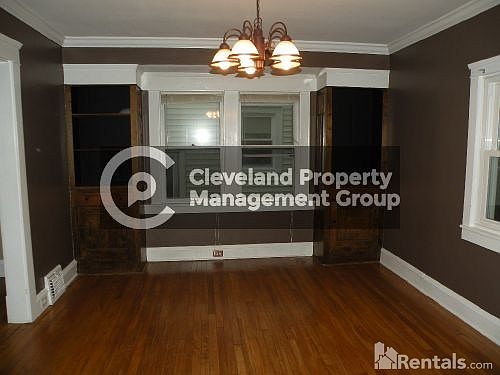 4th image of 3825 Glenwood Rd