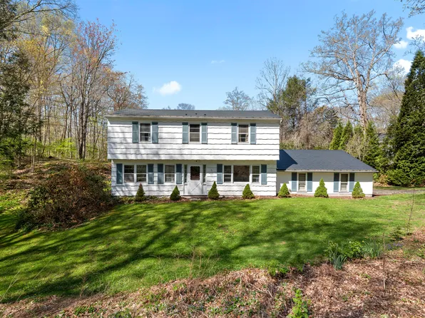 59 Arrowhead Way, Woodbury, CT 06798