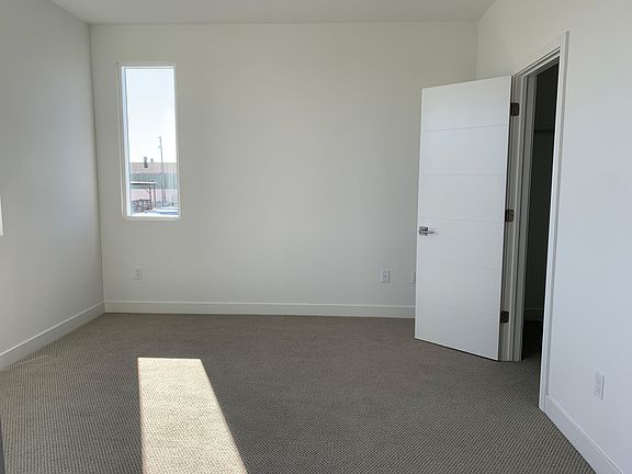 Master + walk in closet